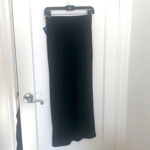 Harlow Black Maxi skirt with middle slit and side zipper